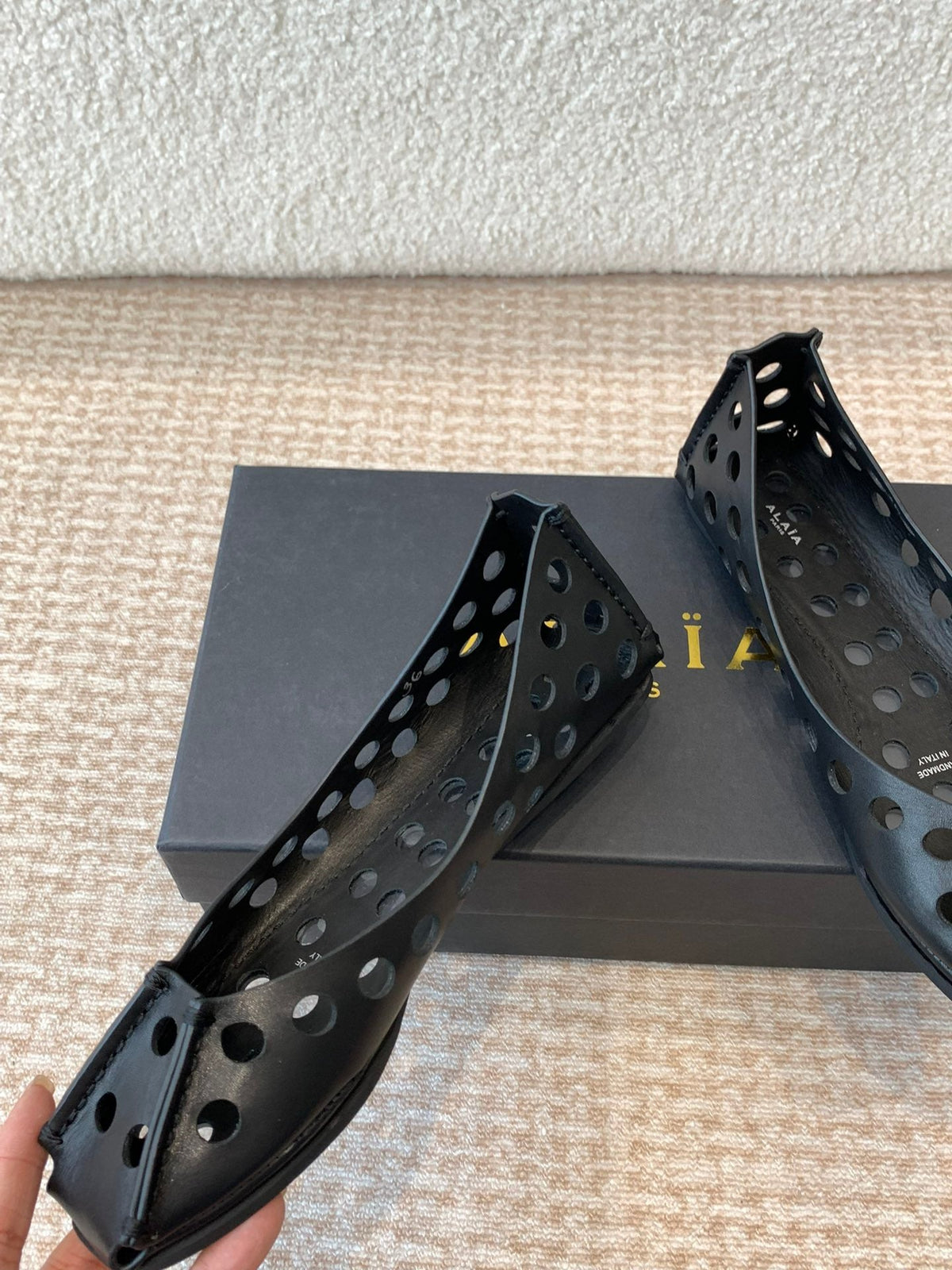 PERFO BALLET FLATS IN BLACK CALFSKIN