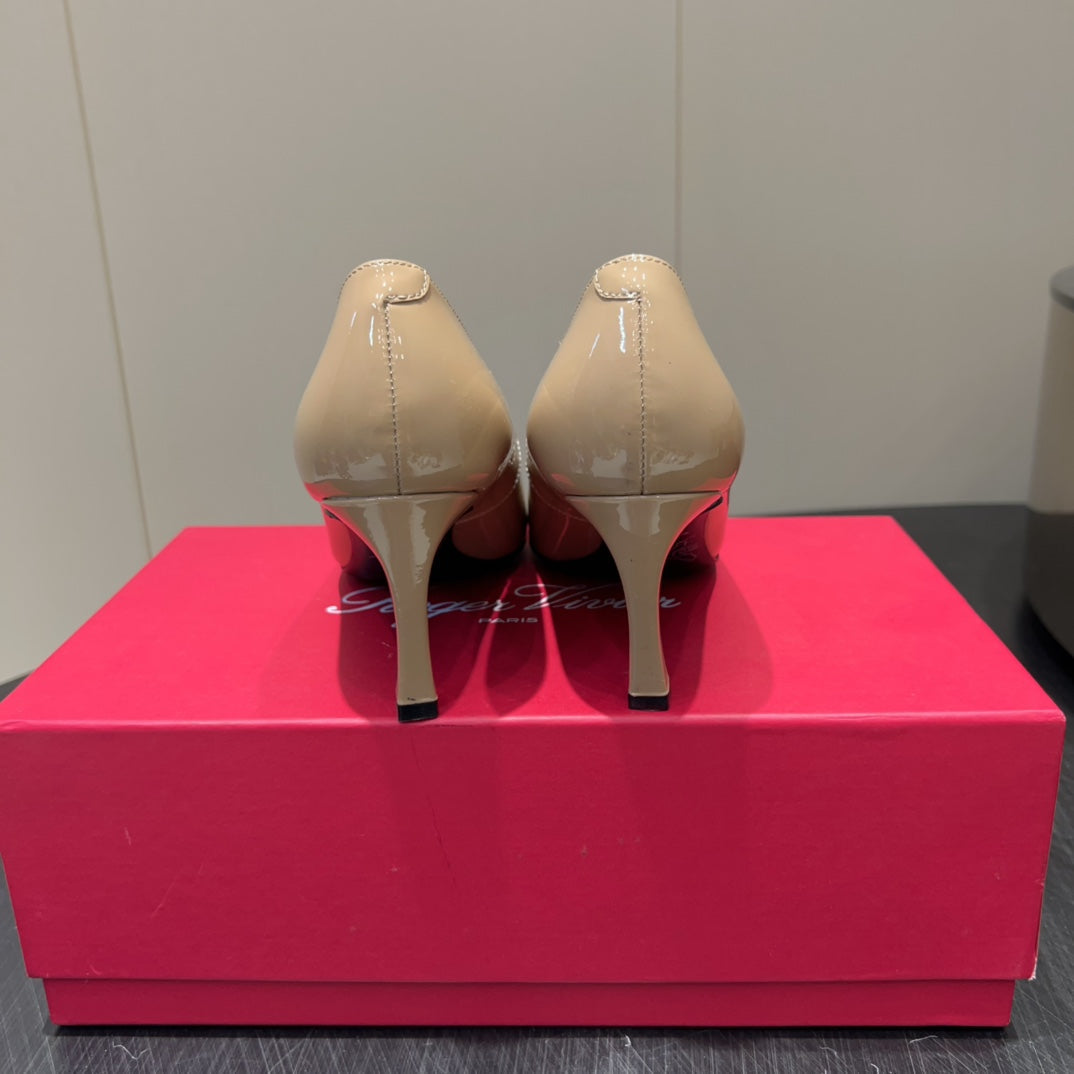 ROGER VIVIER 25S BELLE VIVIER PUMPS 70MM IN BEIGE CALFSKIN GOLD BUCKLE