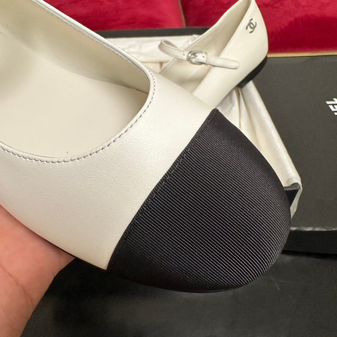MARY JANE SHOES IN WHITE CALFSKIN AND BLACK SATIN