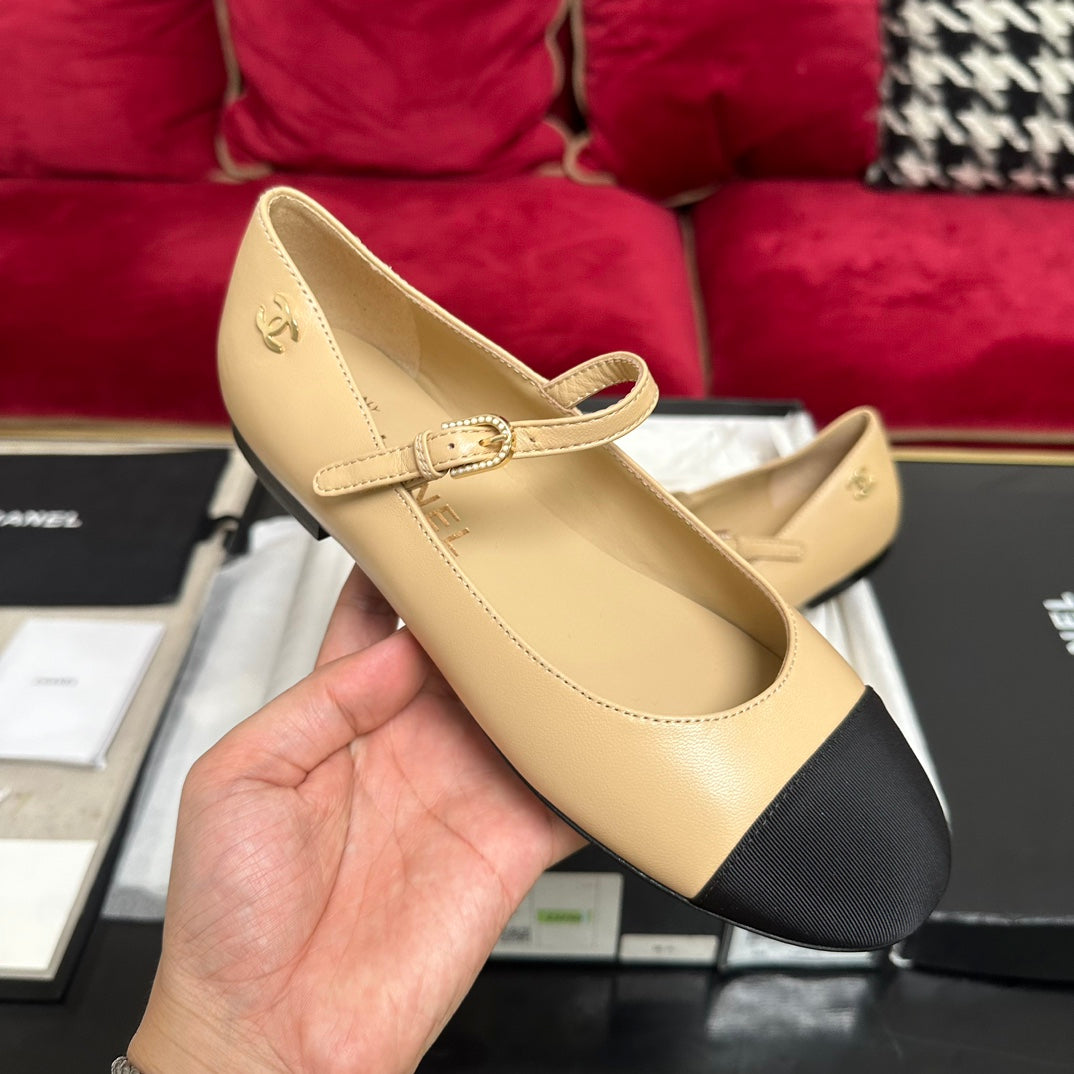 MARY JANE SHOES IN BEIGE CREAM CALFSKIN AND BLACK SATIN