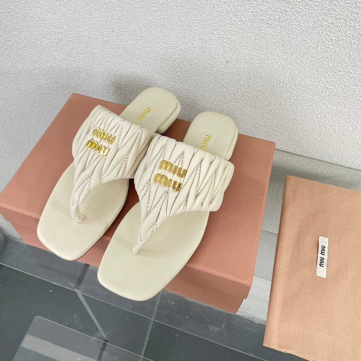 Flip-Flops Cream Leather Stylized
