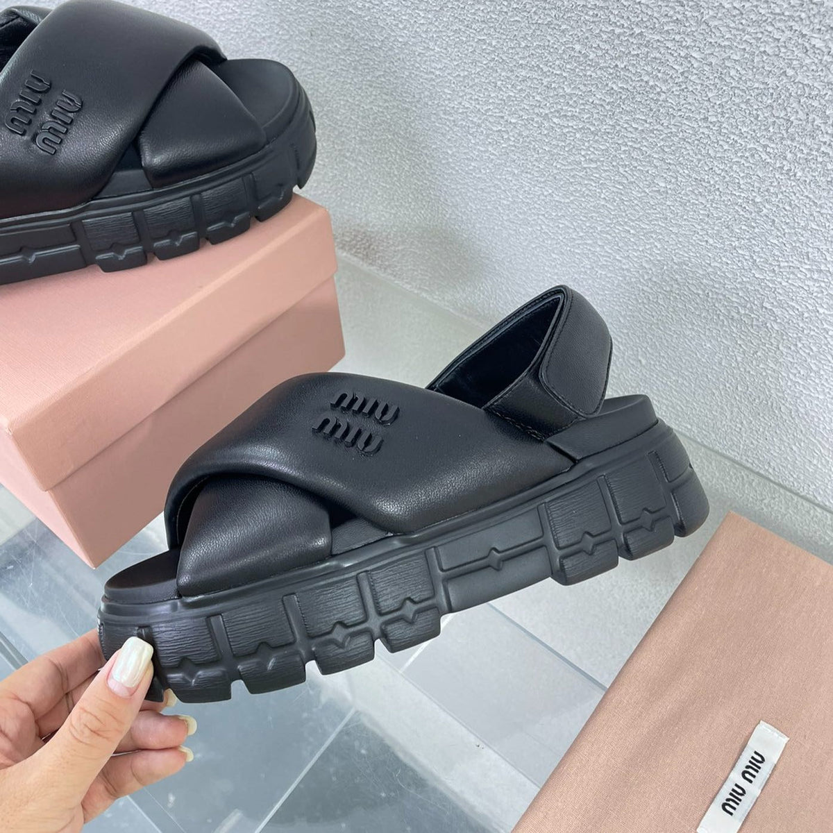 Thick-Soled Sandals Black Leather