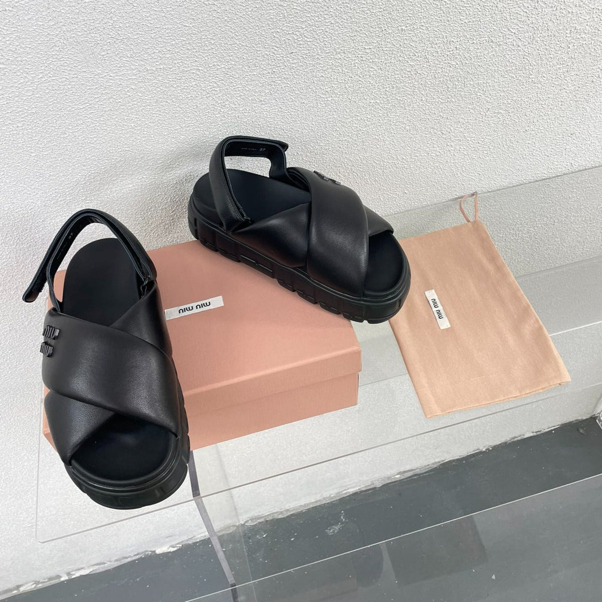 Thick-Soled Sandals Black Leather
