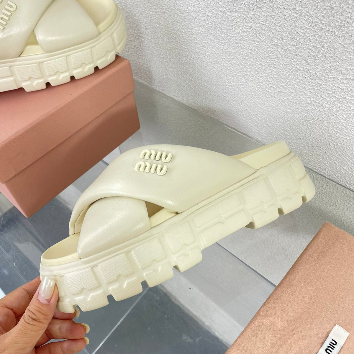 Cross Thick-Soled Light Cream Slippers