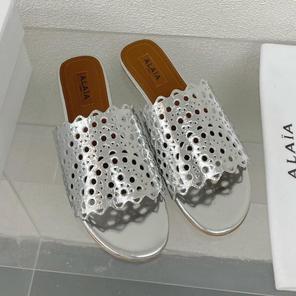 ALAIA VIENNE FLAT MULES IN SILVER LAMBSKIN