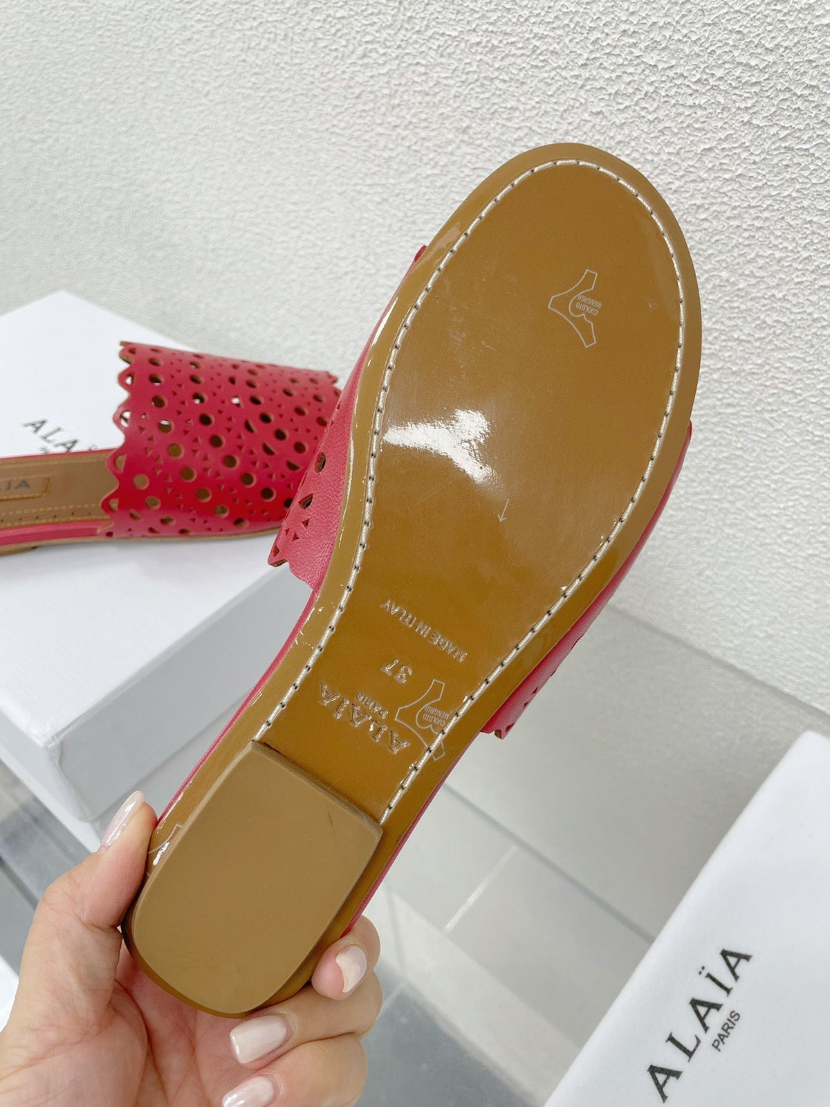 ALAIA VIENNE FLAT MULES IN CHERRY RED LAMBSKIN