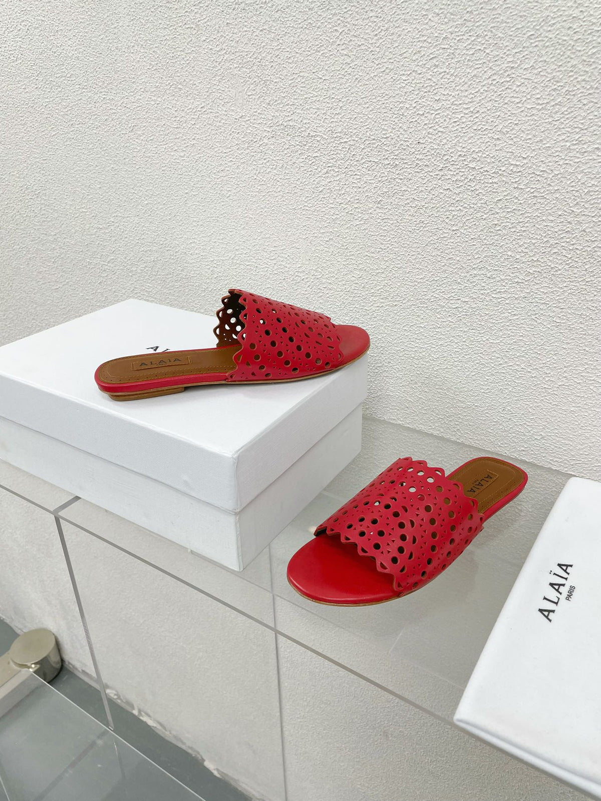 ALAIA VIENNE FLAT MULES IN CHERRY RED LAMBSKIN
