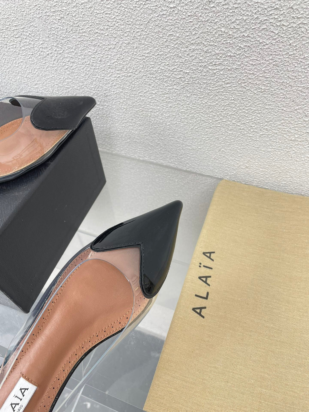 ALAIA LE COEUR FLAT SLINGBACKS IN BLACK PATENT LAMBSKIN