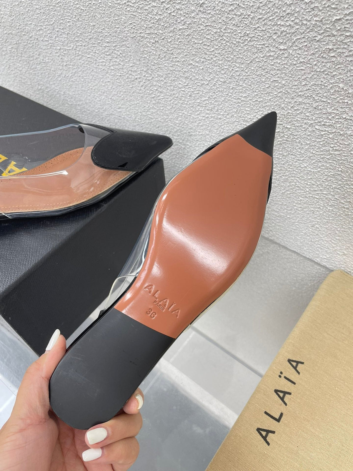 ALAIA LE COEUR FLAT SLINGBACKS IN BLACK PATENT LAMBSKIN
