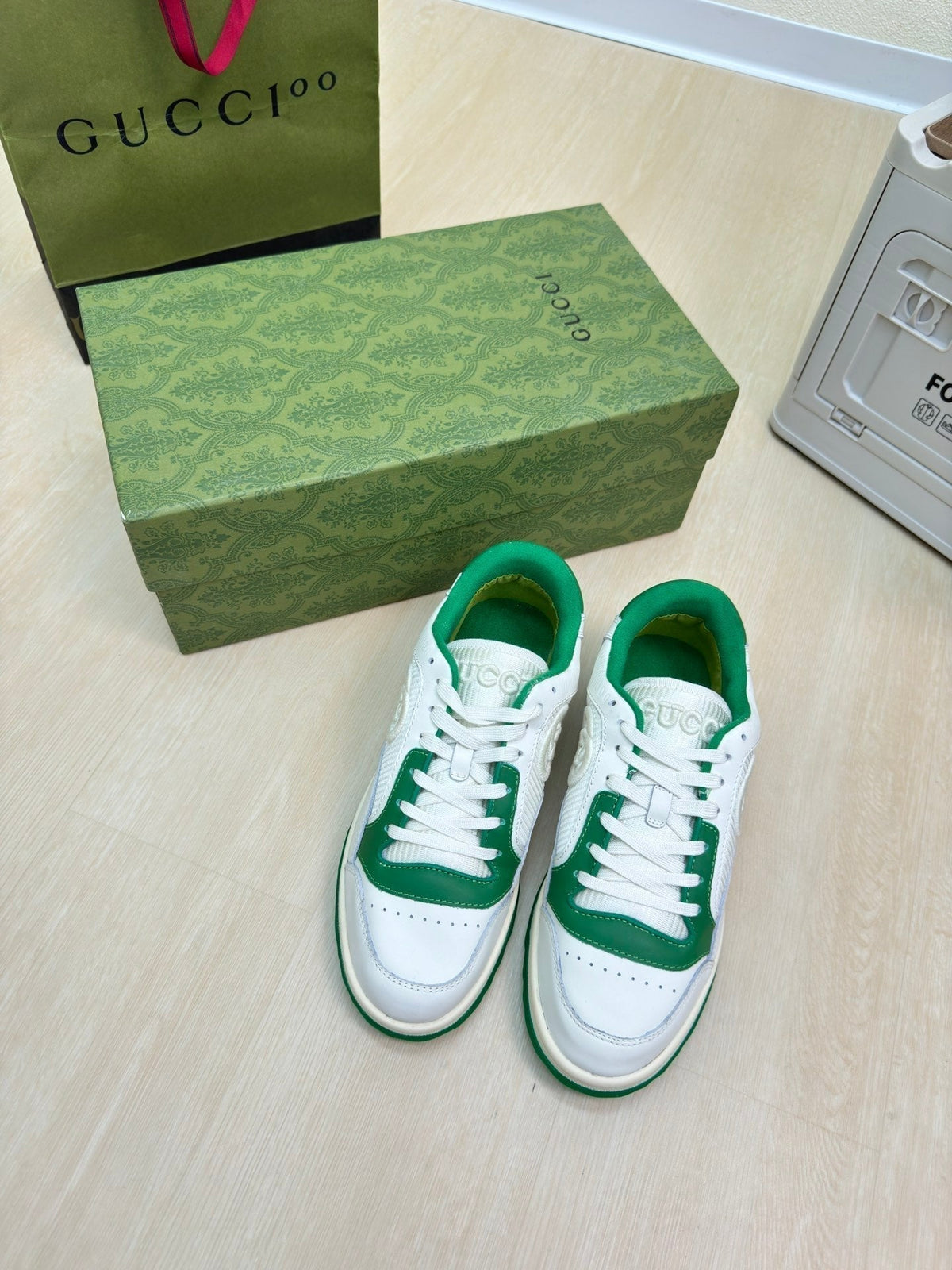 GG INTERLOCKING G SNEAKER WHITE GREEN CALFSKIN AND FABRIC