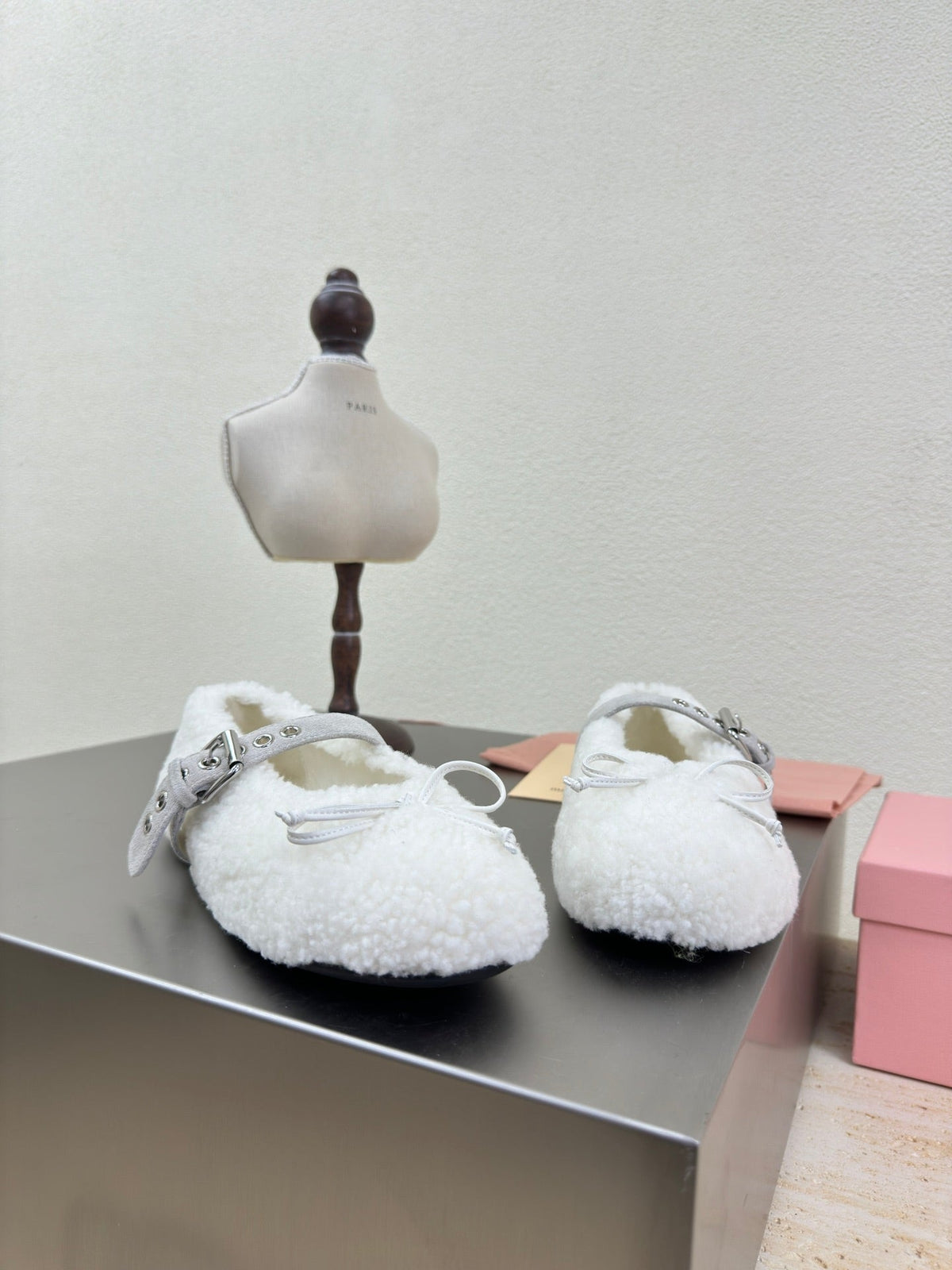 SHEARLING BALLET FLAT WHITE WITH SUEDE STRAP
