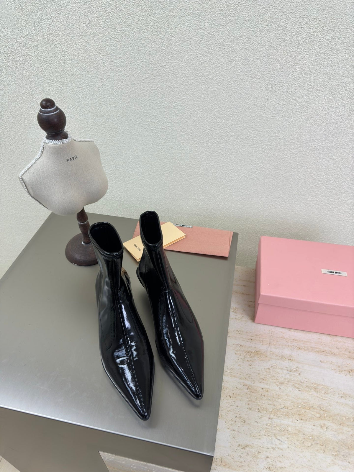 ANKLE POINTED-TOE BOOTS IN BLACK GLOSSY CALFSKIN