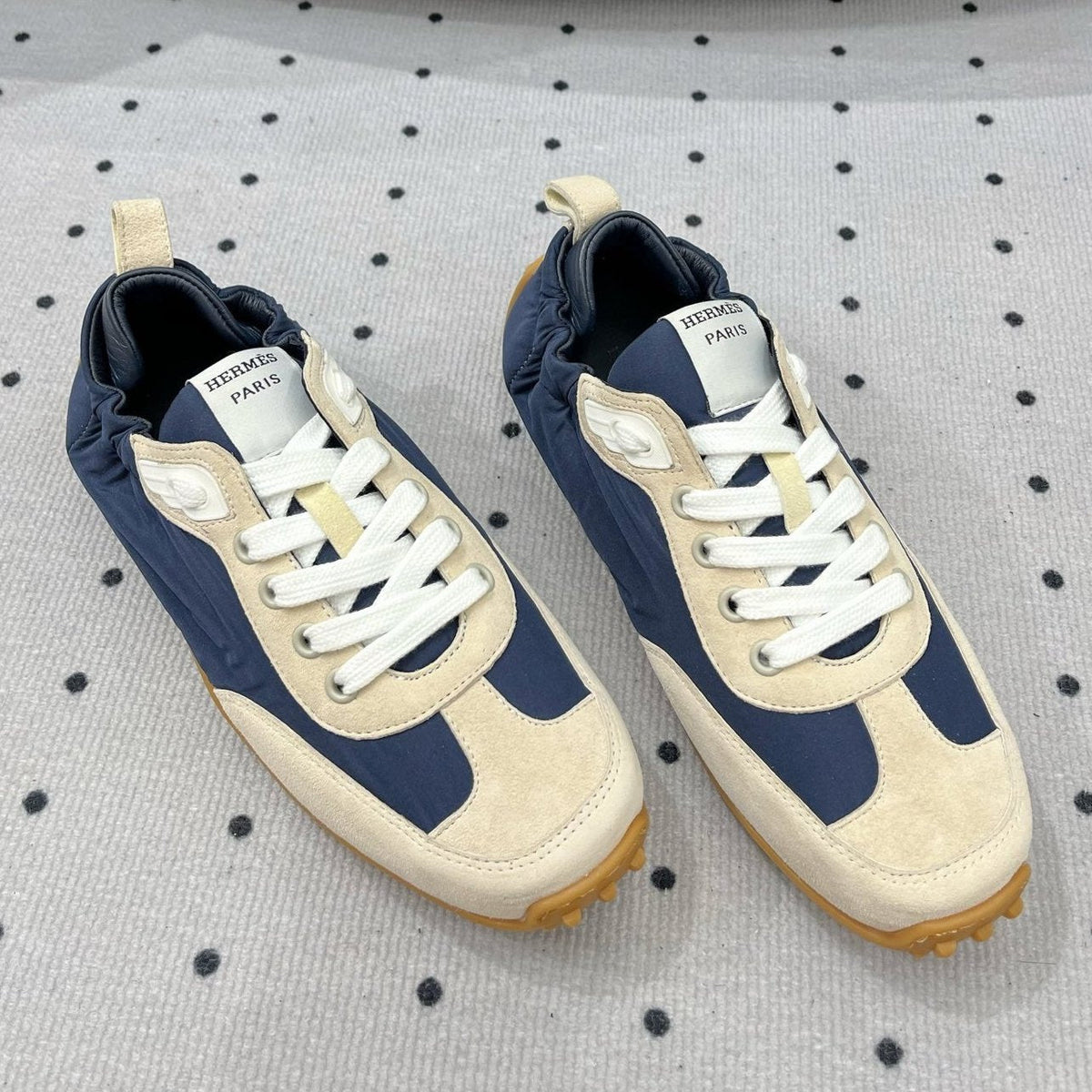 TRAIL SNEAKER IN IVORY TAN MIX SPACE BLUE SUEDE