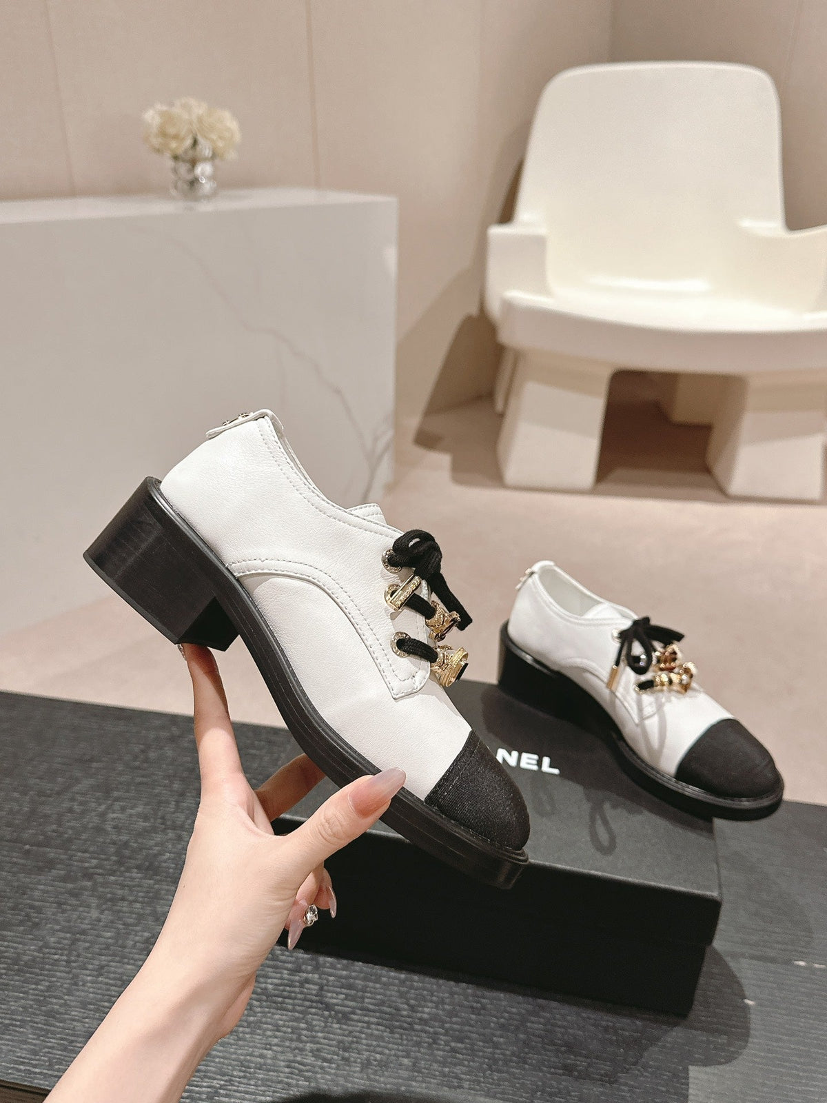 OXFORD SHOES WHITE MIX BLACK SHEEPSKIN