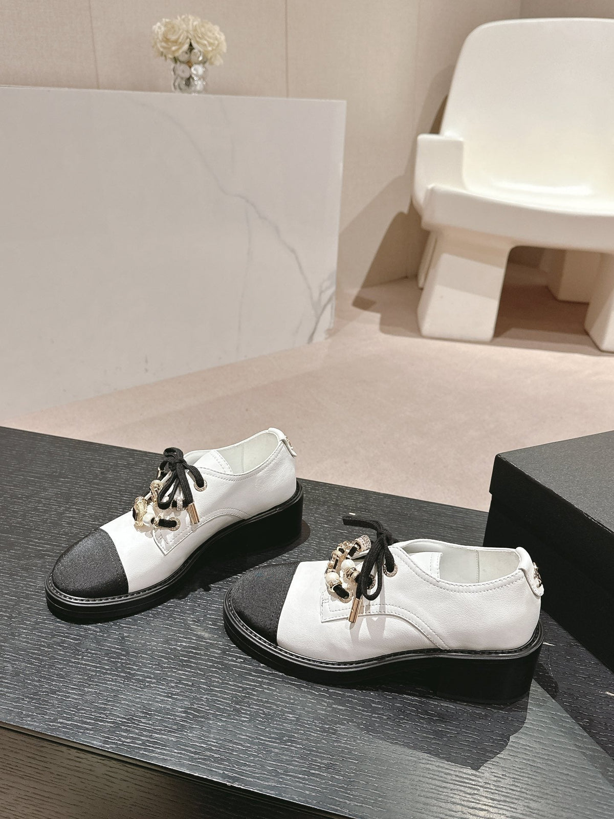 OXFORD SHOES WHITE MIX BLACK SHEEPSKIN
