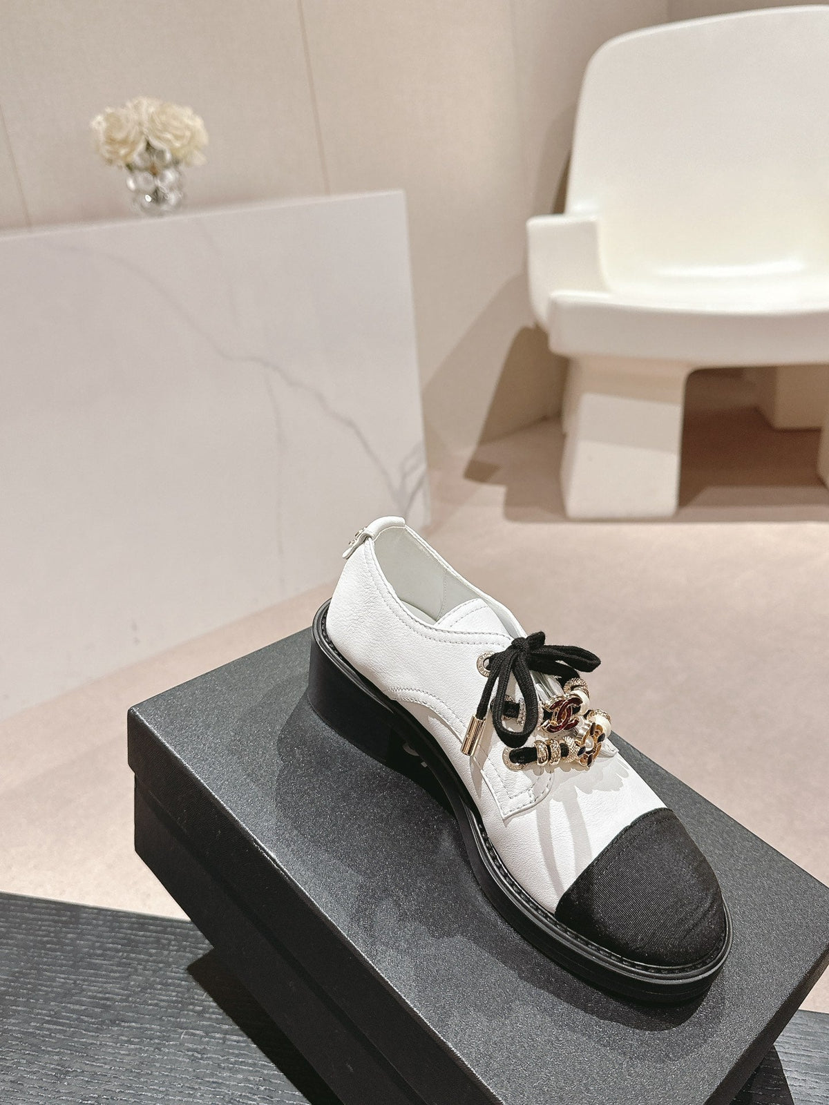 OXFORD SHOES WHITE MIX BLACK SHEEPSKIN
