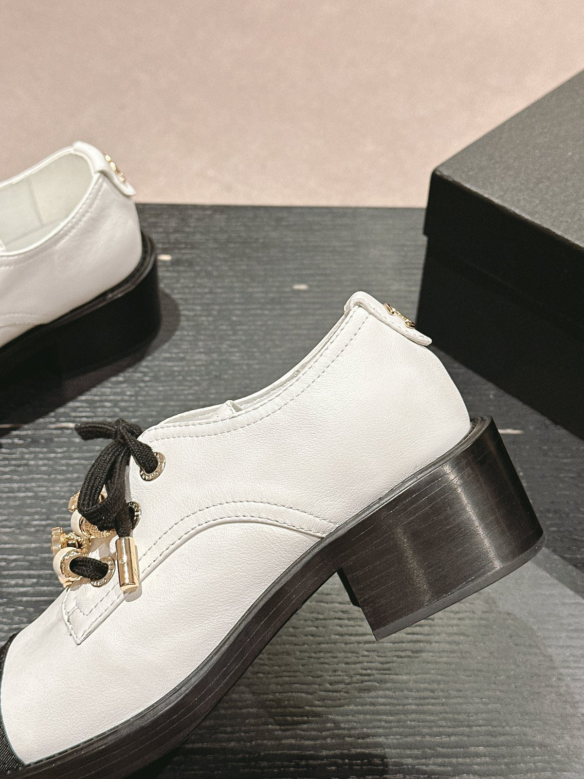 OXFORD SHOES WHITE MIX BLACK SHEEPSKIN