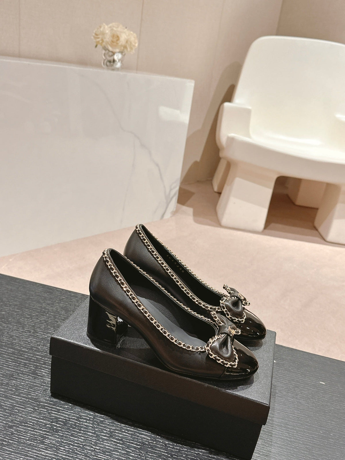 BOWKNOT HIGH HEELS IN BLACK SHEEPSKIN