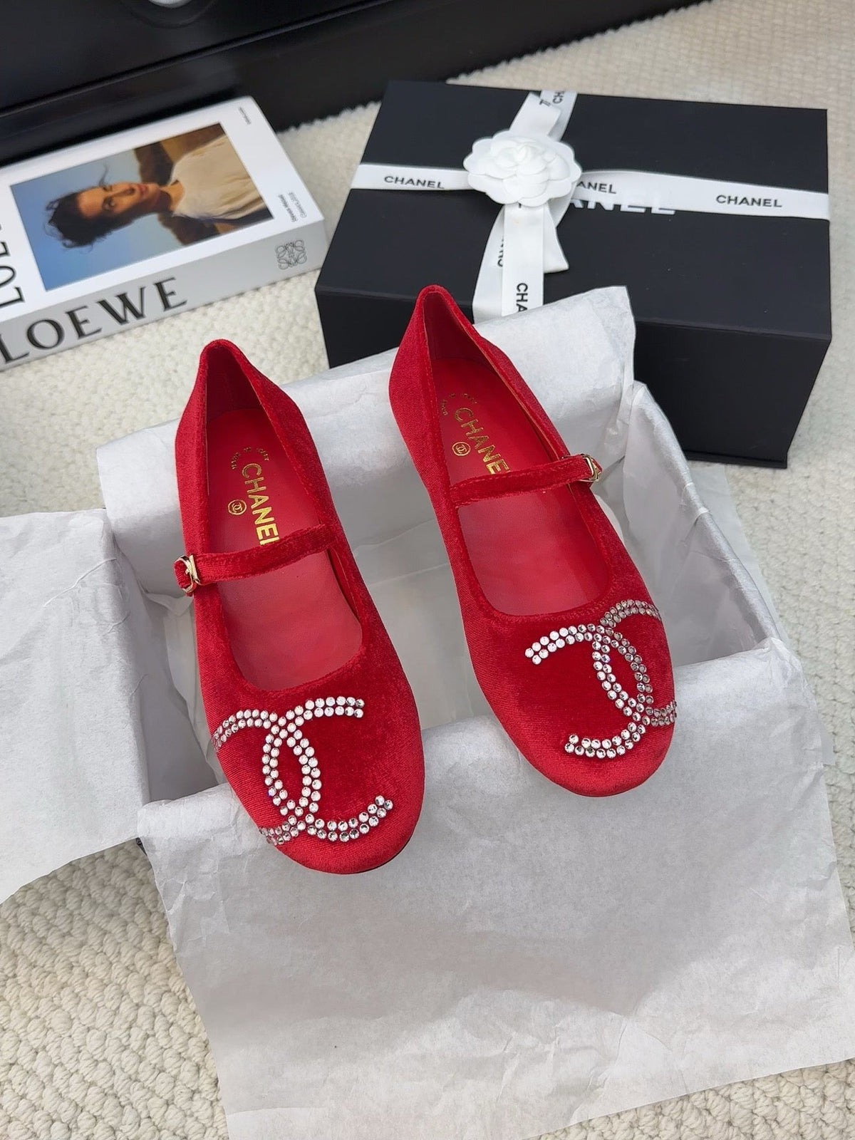MARY JANE SHOES IN CHERRY RED VELVET WITH CRYSTALS LOGO