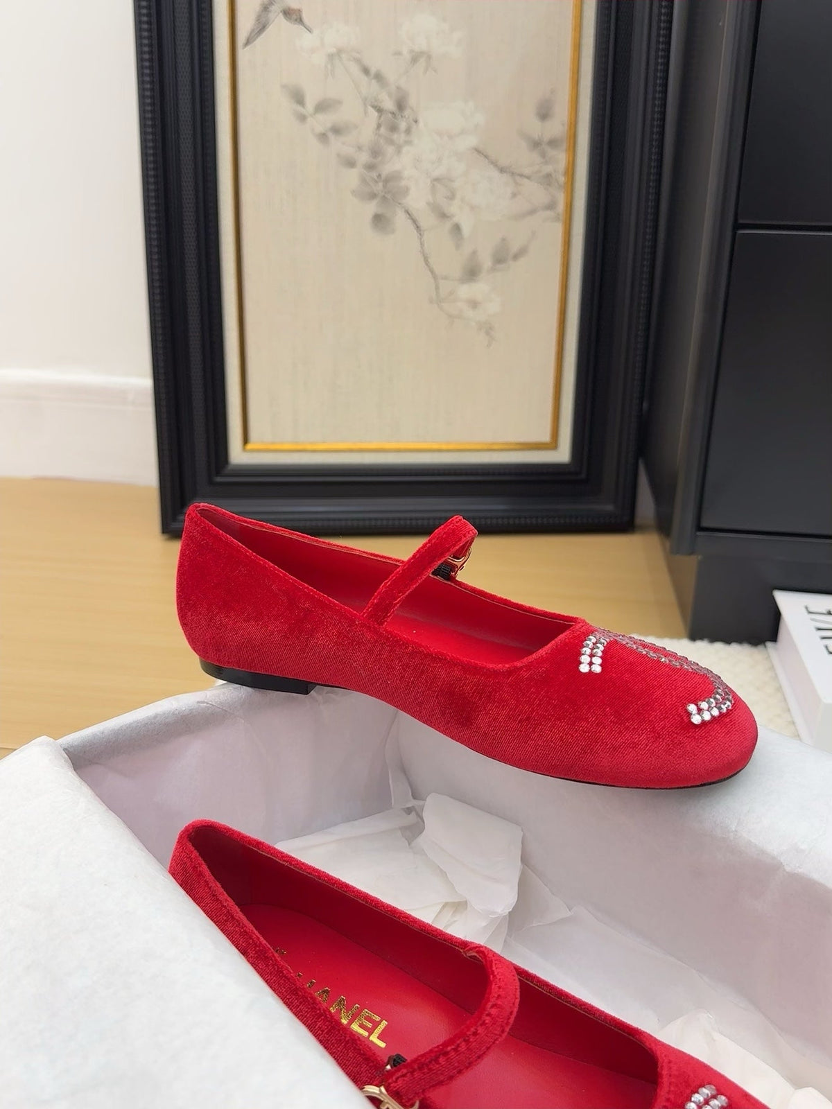 MARY JANE SHOES IN CHERRY RED VELVET WITH CRYSTALS LOGO