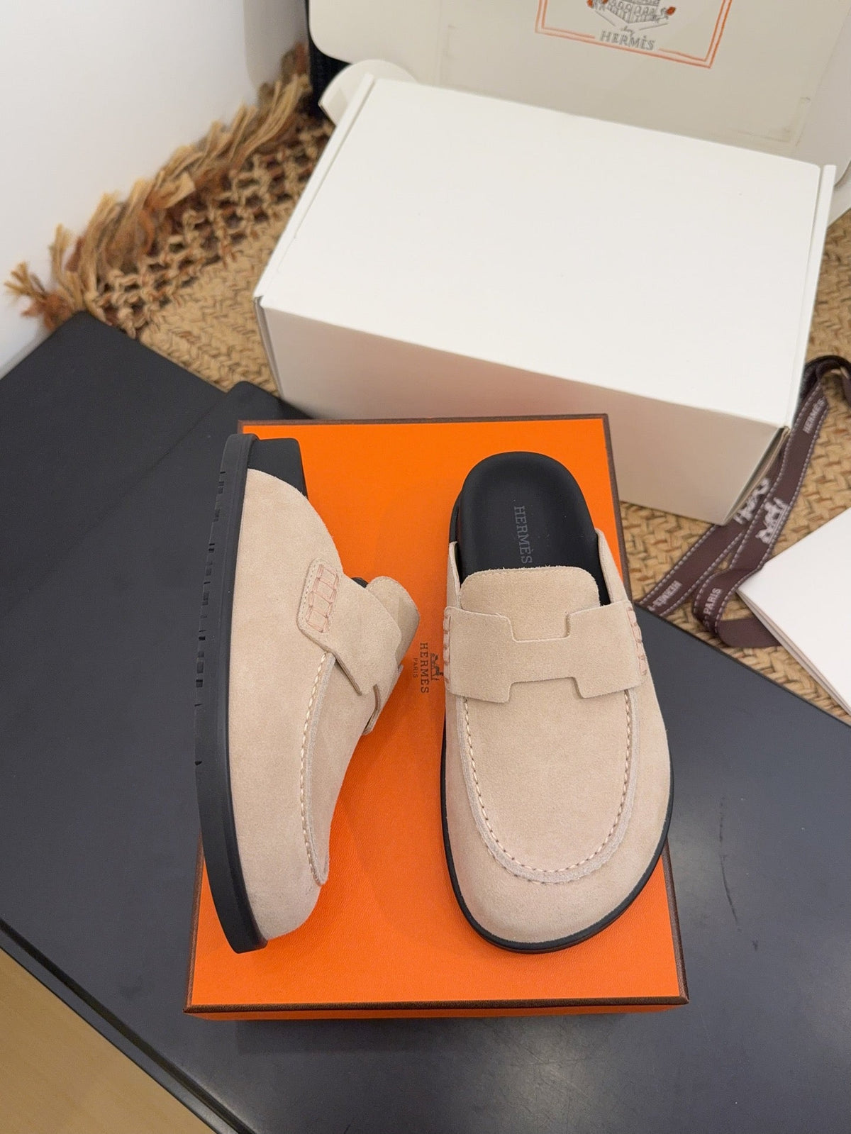 HM 25S MULE IN BEIGE SUEDE