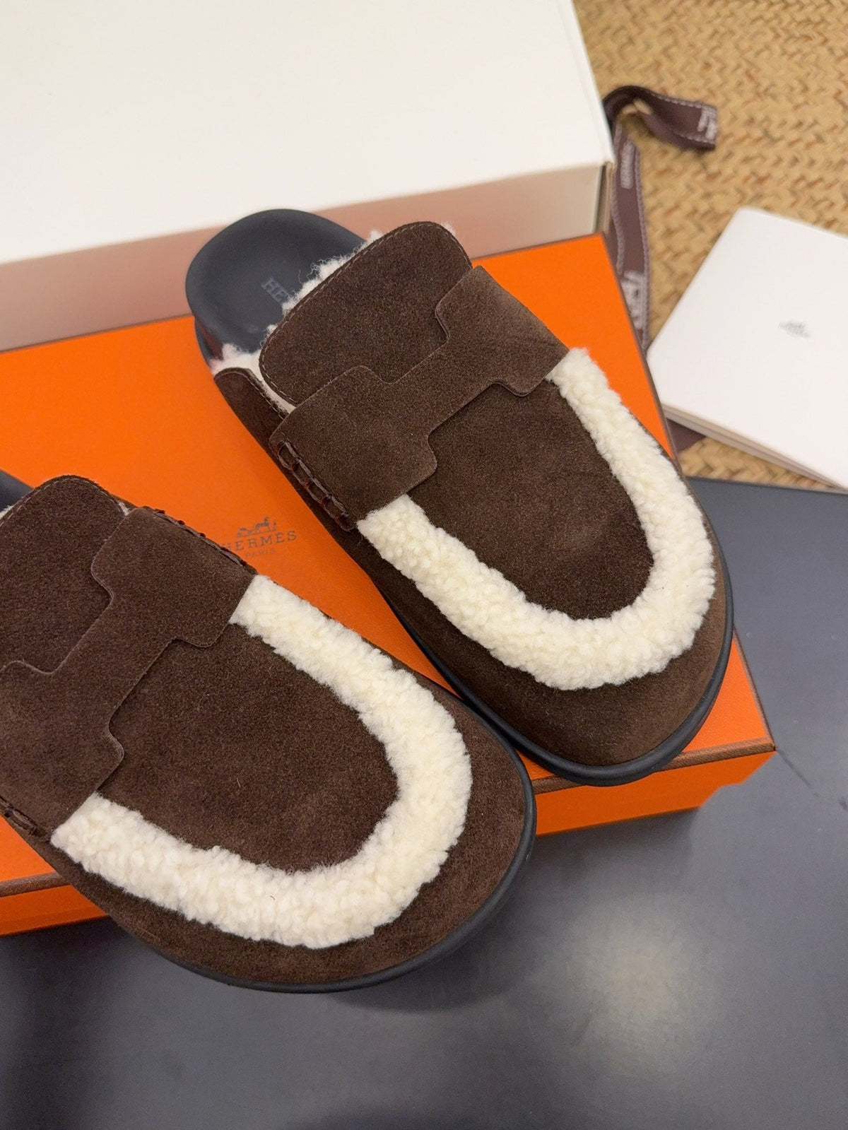 HM 25S MULE IN DARK CHOCOLATE BROWN SUEDE MIX WHITE SHEARLING