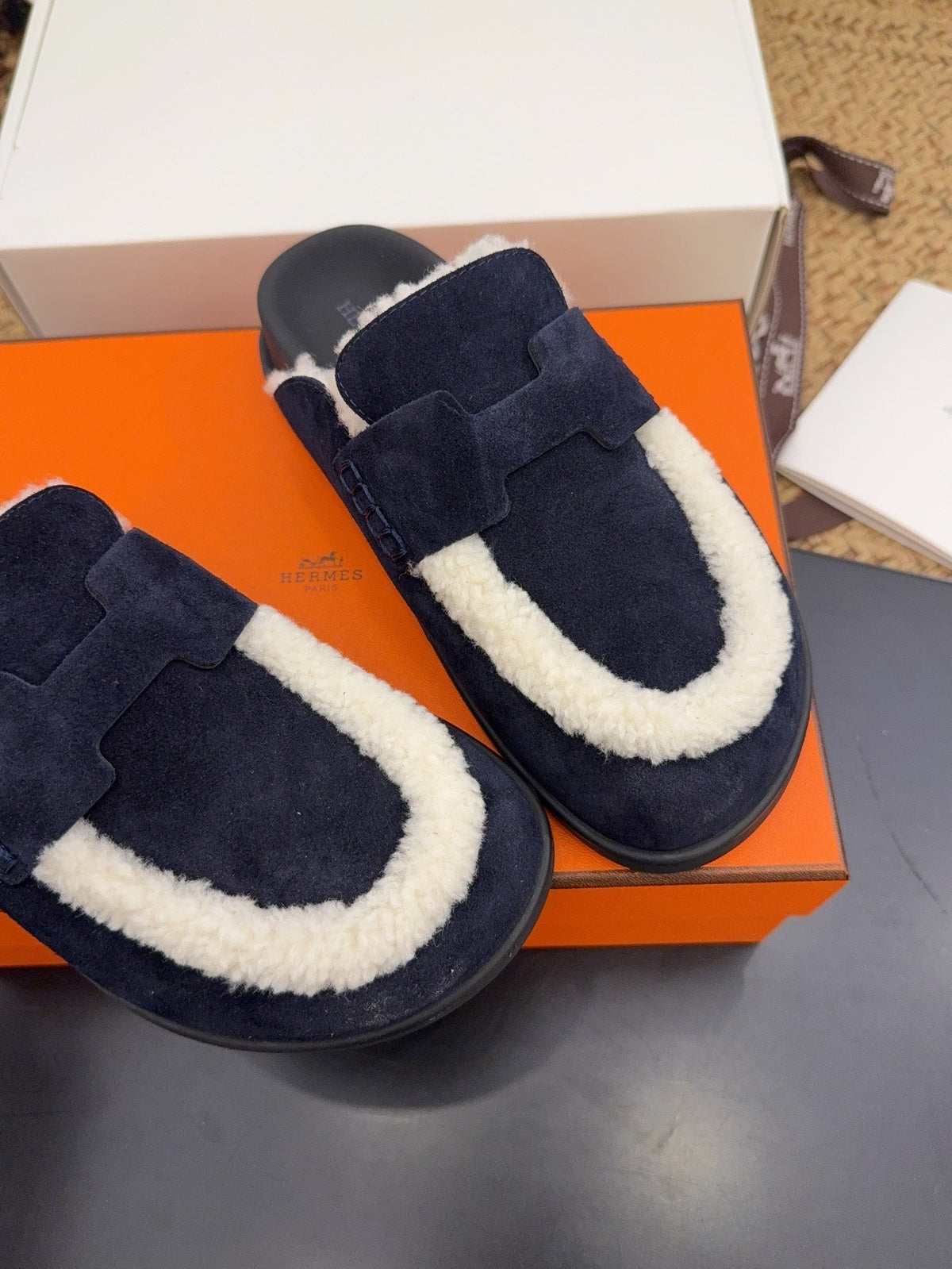 HM 25S MULE IN DARK SLATE BLUE SUEDE MIX WHITE SHEARLING