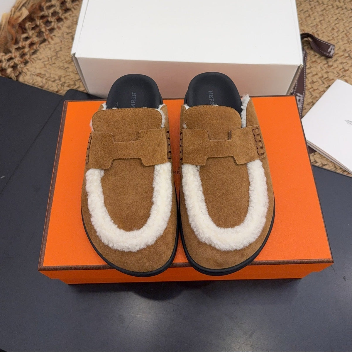 HM 25S MULE IN SOFT BROWN SUEDE MIX WHITE SHEARLING