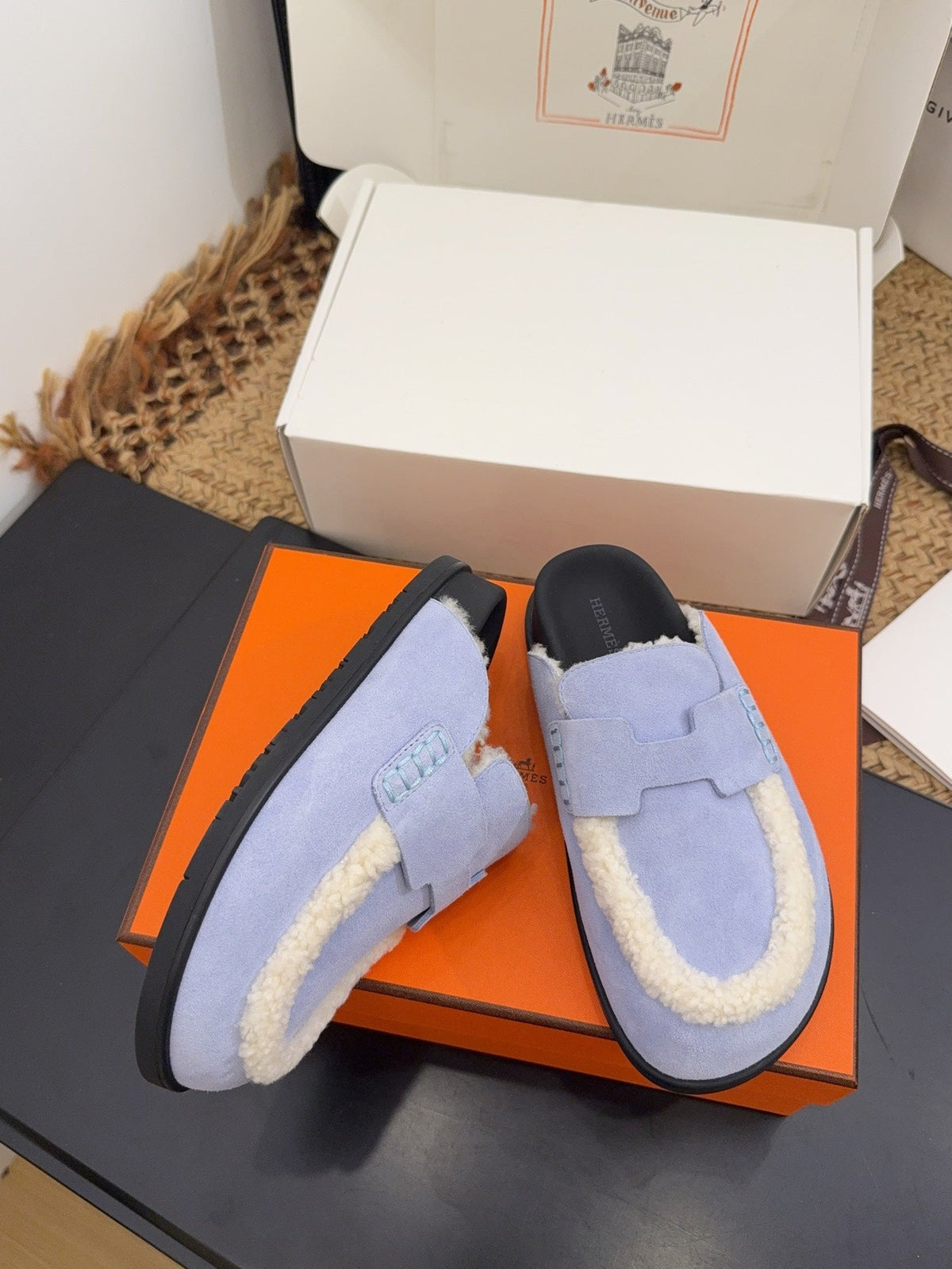HM 25S MULE IN SOFT LAVENDER BLUE SUEDE MIX WHITE SHEARLING