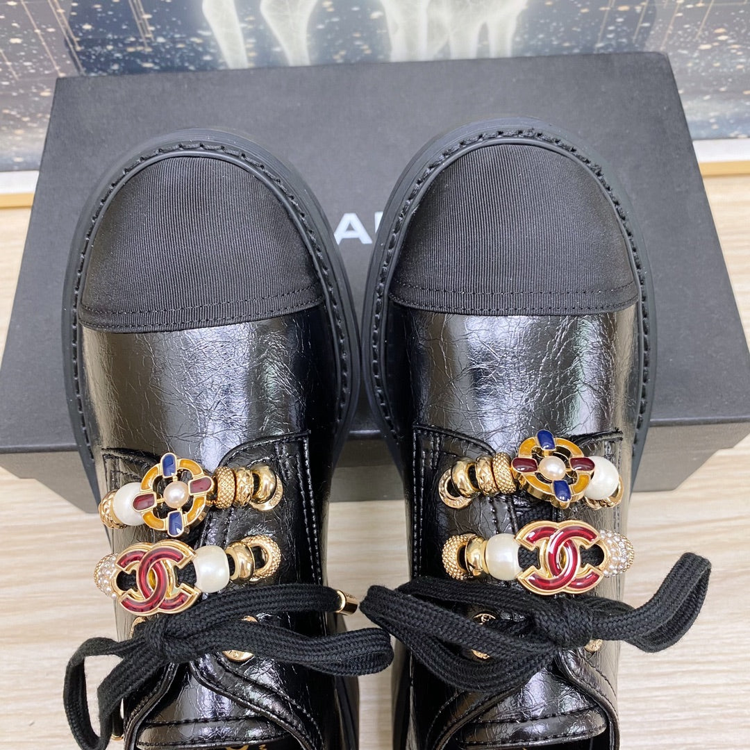 CC COMBAT OXFORD SHOES IN BLACK WRINKLED CALFSKIN AND GROSGRAIN WITH FAUX PEARL
