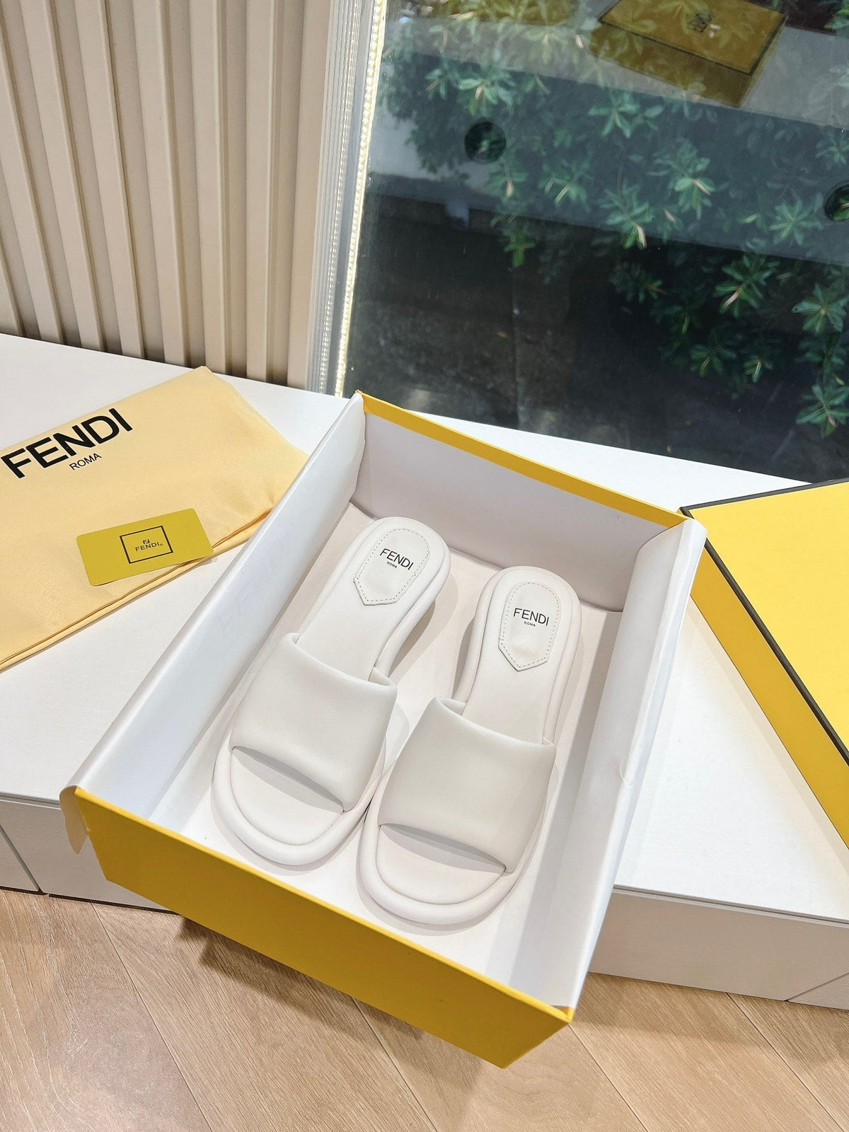 FF Baguette Slides Women 45 Nappa Leather White