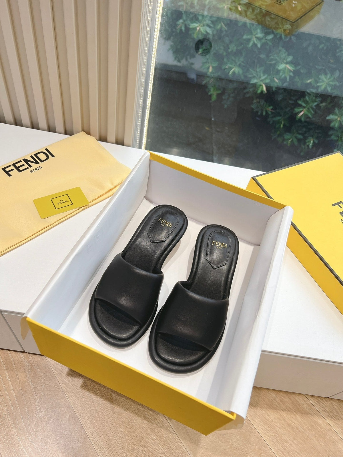 FF Baguette Slides Women 45 Nappa Leather Black