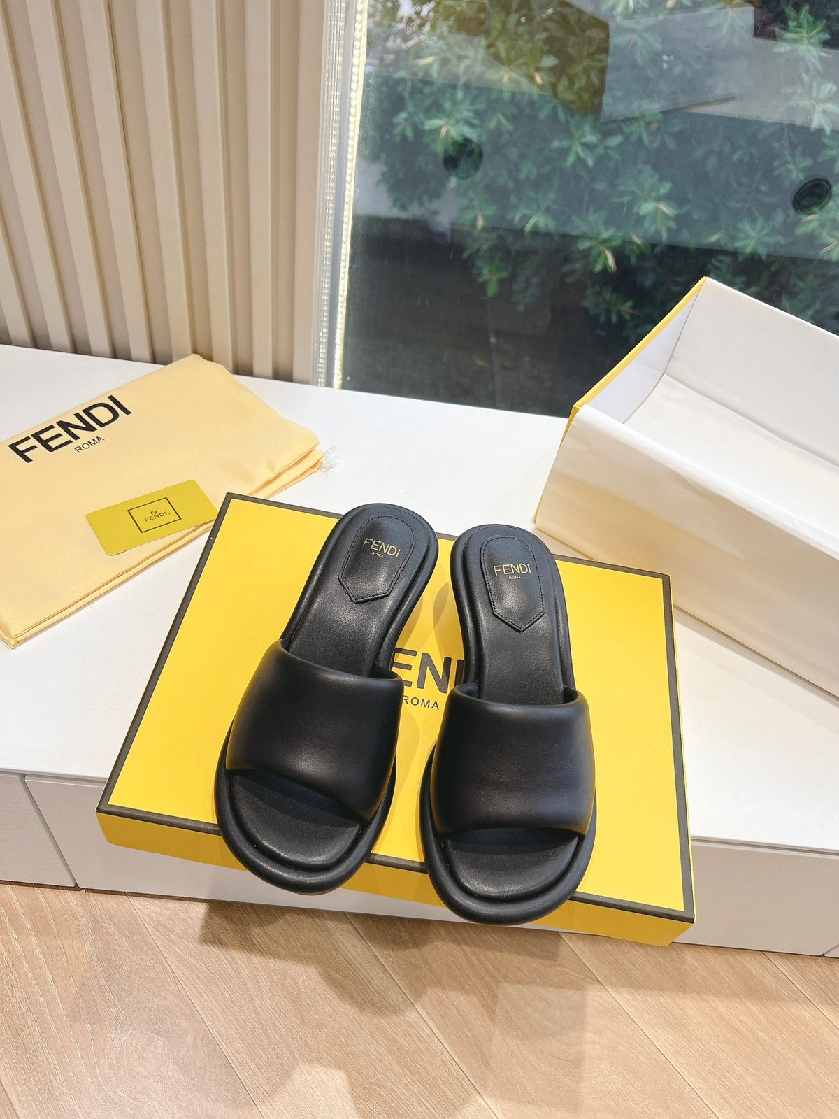FF Baguette Slides Women 45 Nappa Leather Black