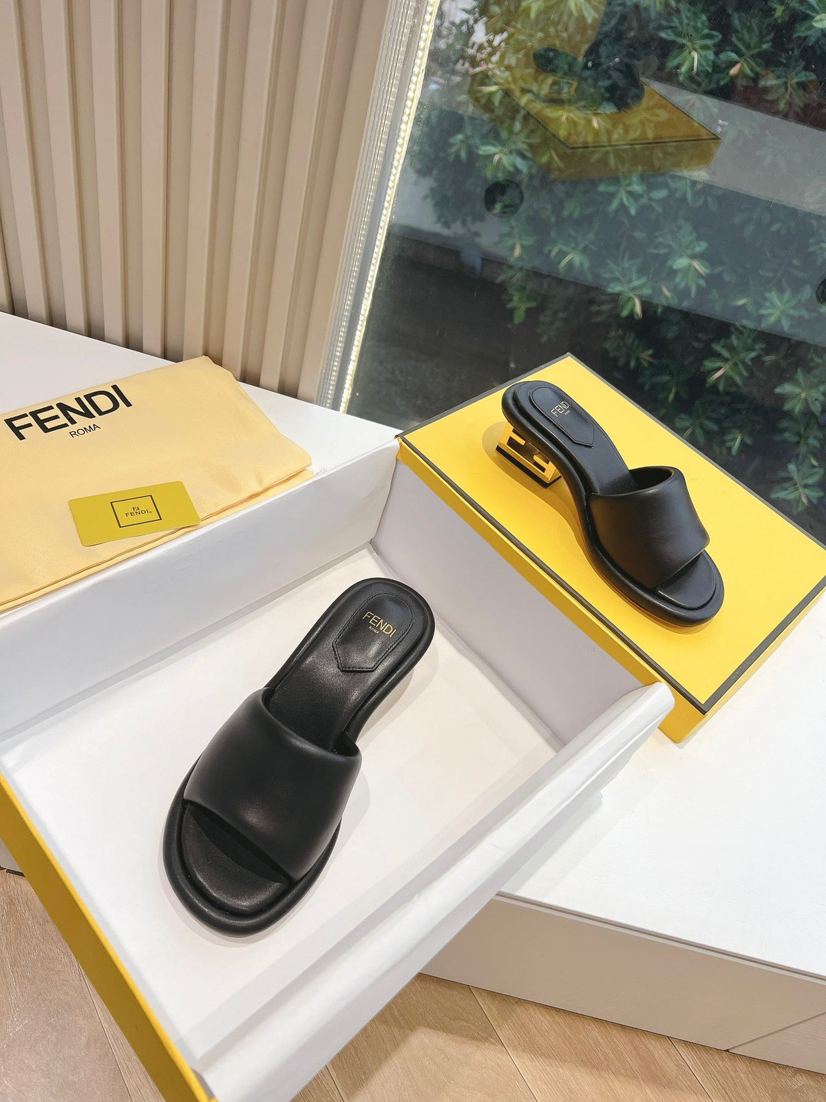 FF Baguette Slides Women 45 Nappa Leather Black