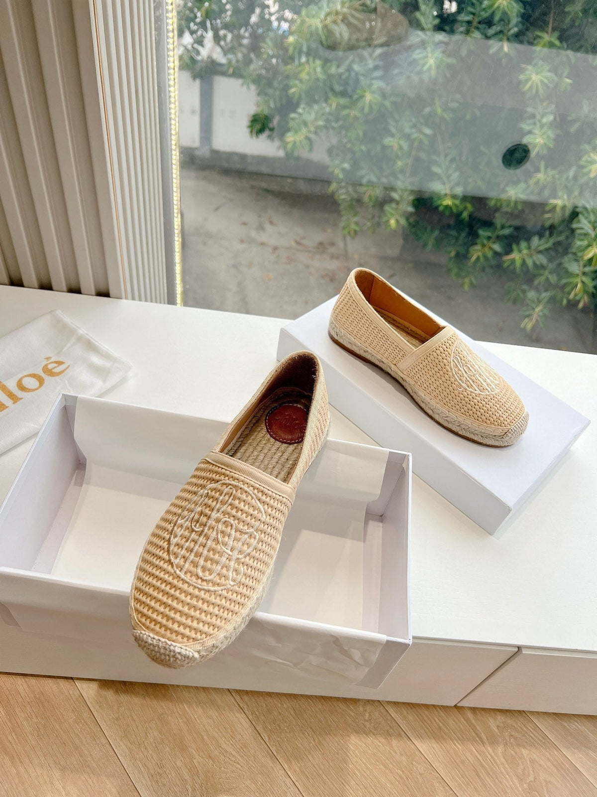 CHLOÉ WOVEN LOAFER IN TAN BEIGE RAFFIA
