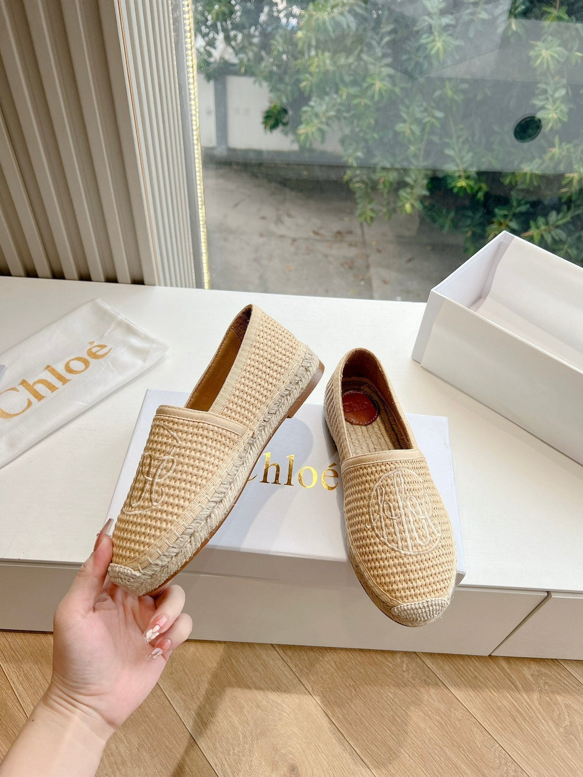 CHLOÉ WOVEN LOAFER IN TAN BEIGE RAFFIA