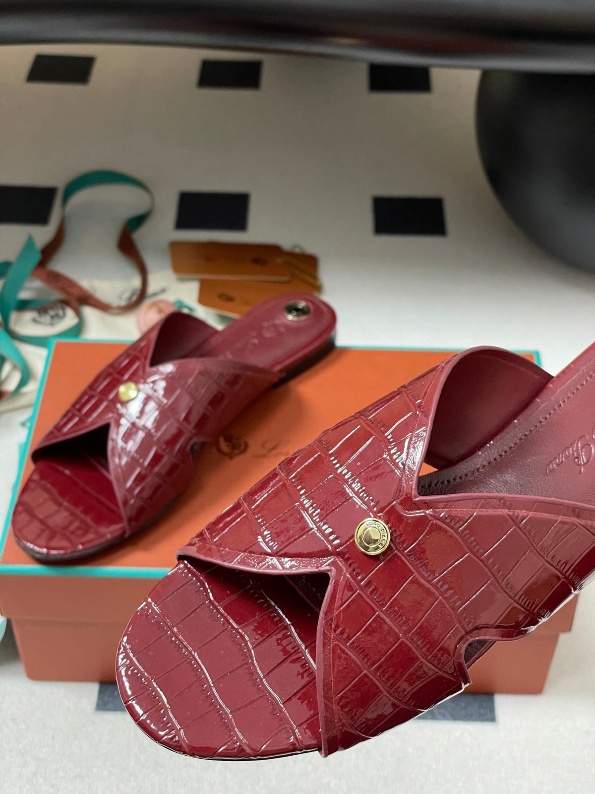FLAT SLIPPERS IN RED CALFSKIN SNAKE EMBOSSING