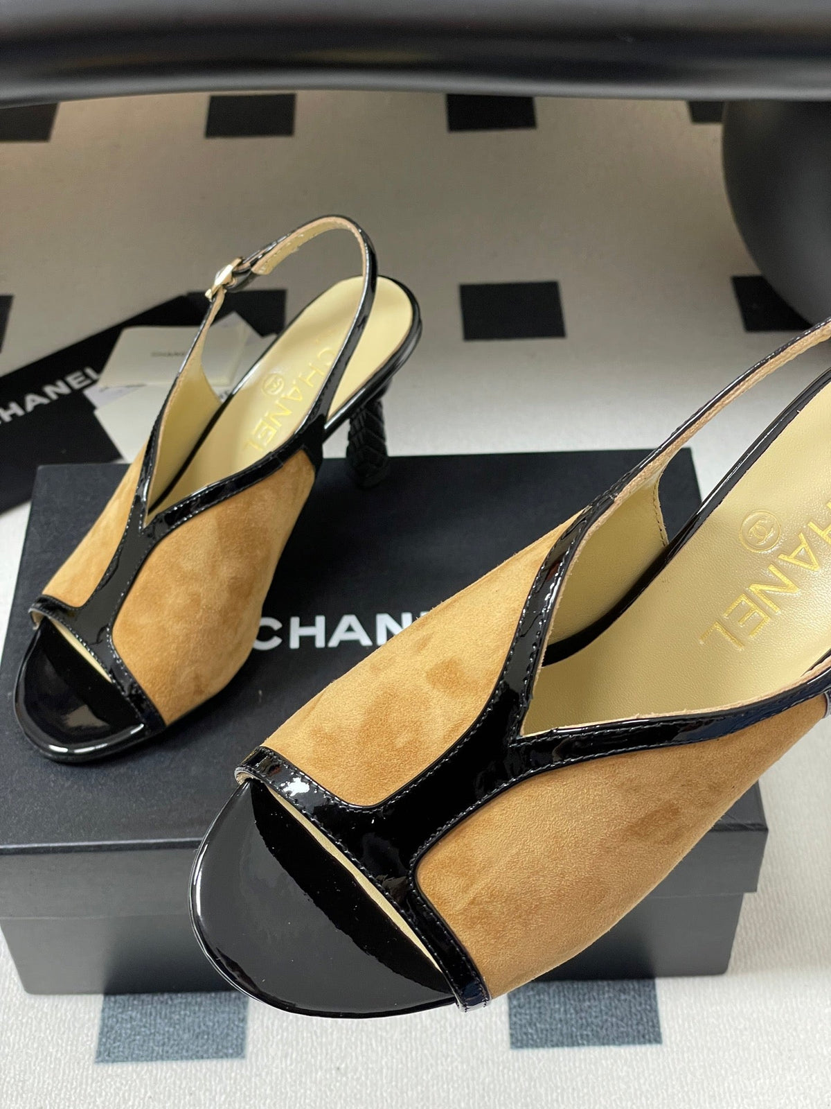 CC HIGH HEELS 85MM IN BROWN AND BLACK SUEDE