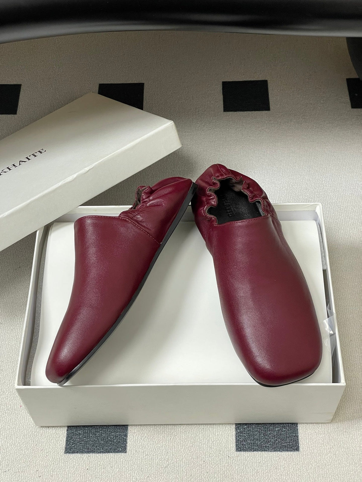 CELINE 26S ELASTIC-BACK FLAT SHOES IN DARK RED LAMBSKIN