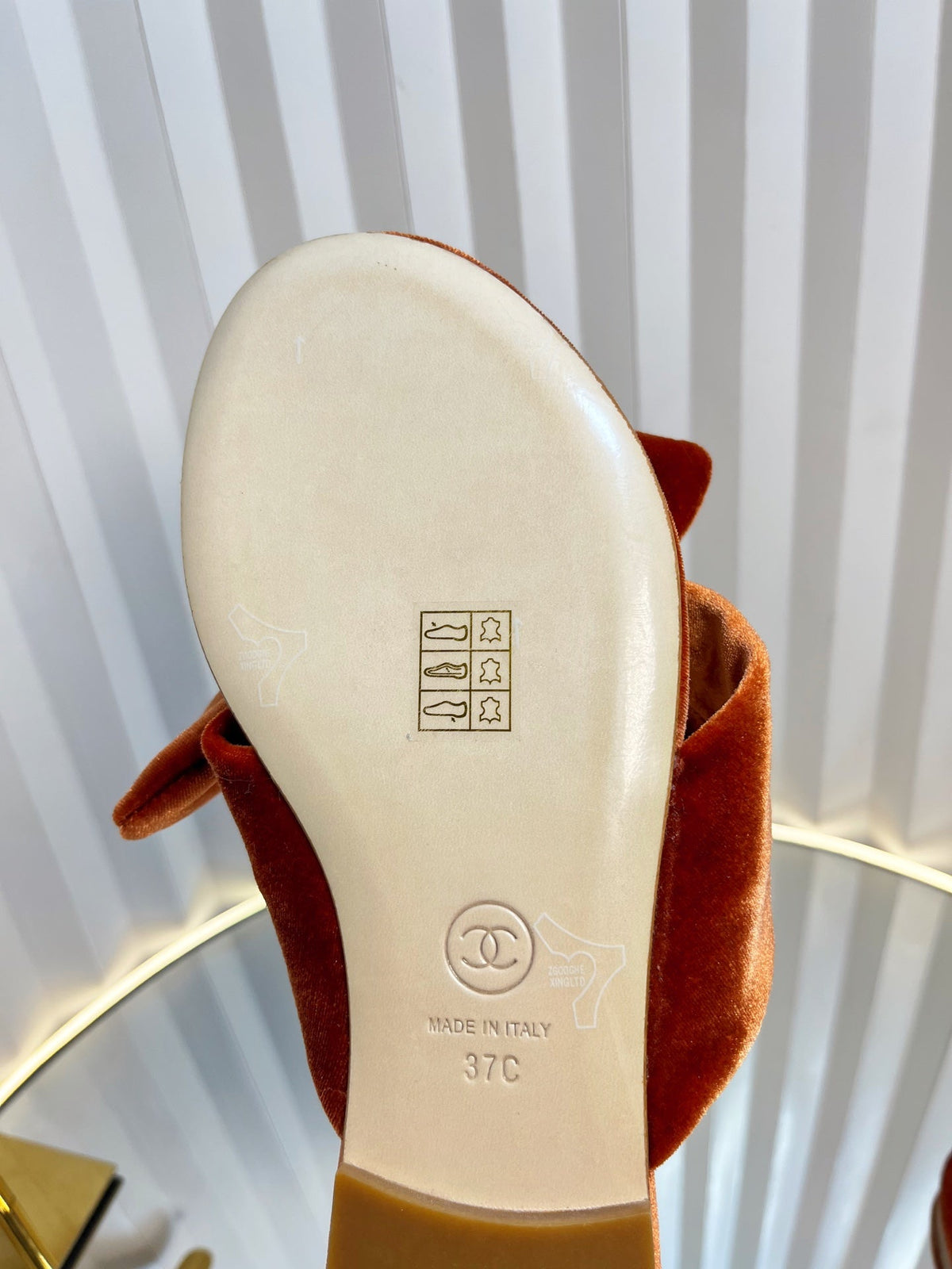 LACE SANDALS IN RUSSET BROWN VELVET
