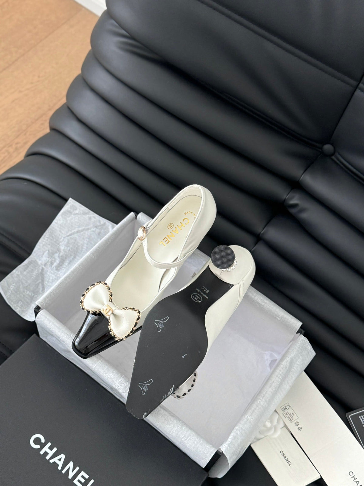 CC POINTED TOE HIGH HEELS IN WHITE MIX BLACK LAMBSKIN GOLD HARDWARE