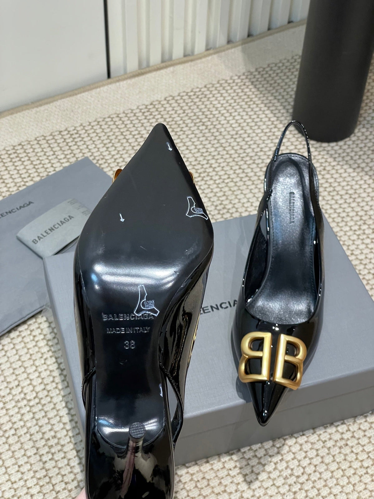 POINTED BB GOLD BUCKLE HIGH SLINGBACK 80MM IN BLACK PATENT CALFSKIN