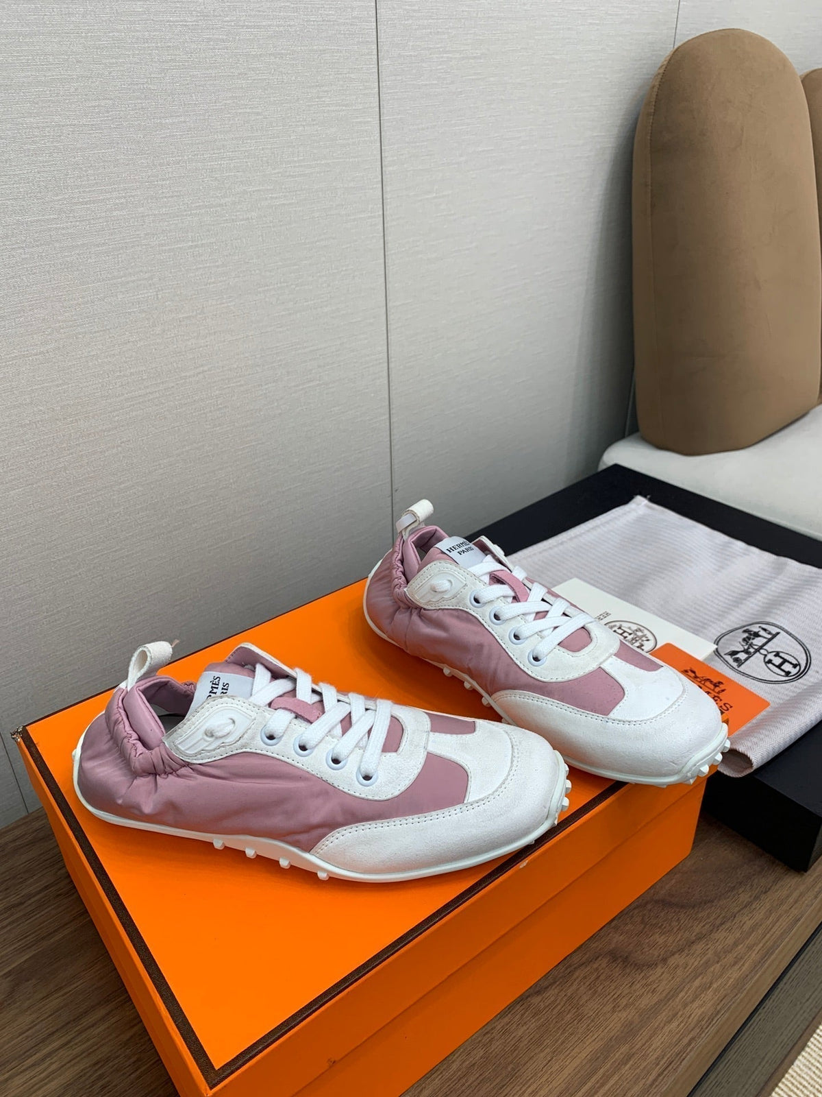 SKATEBOARD SHOES LIGHT GRAY MIX DARK PINK CALFSKIN