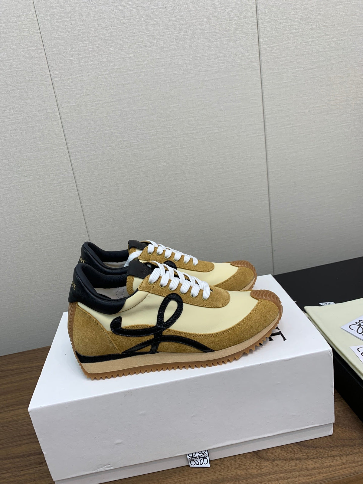 LW FLOW RUNNER SNEAKER AMBER-PASTEL YELLOW SUEDE