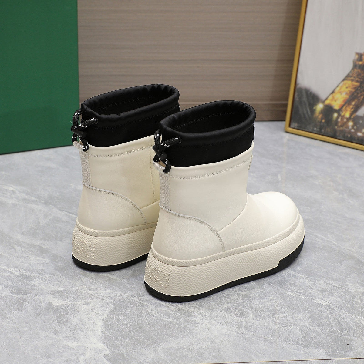 THICK-SOLED SNOW BOOTS IN WHITE CALFSKIN MIX BLACK NYLON