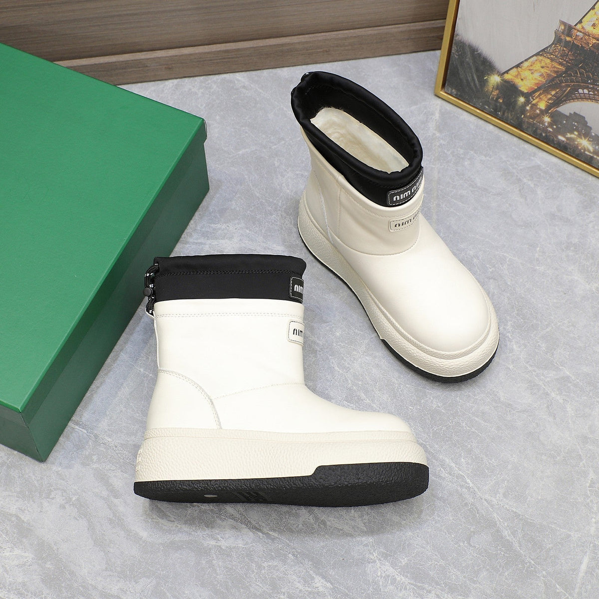 THICK-SOLED SNOW BOOTS IN WHITE CALFSKIN MIX BLACK NYLON