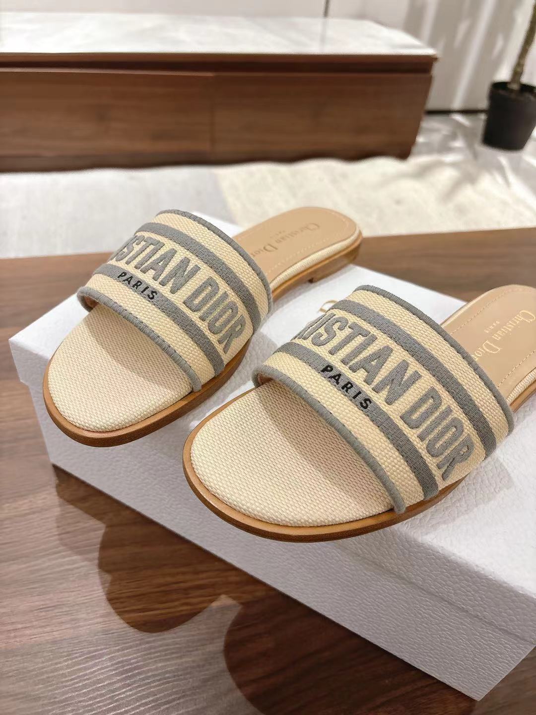 DWAY SLIDES IN BEIGE AND GRAY TECHNICAL FABRIC