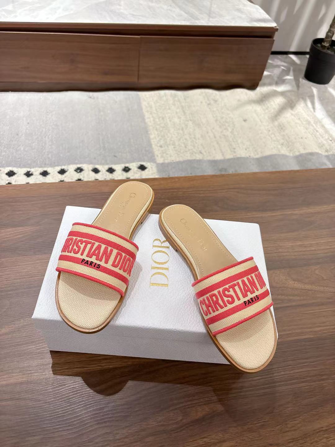 DWAY SLIDES IN BEIGE AND RED TECHNICAL FABRIC