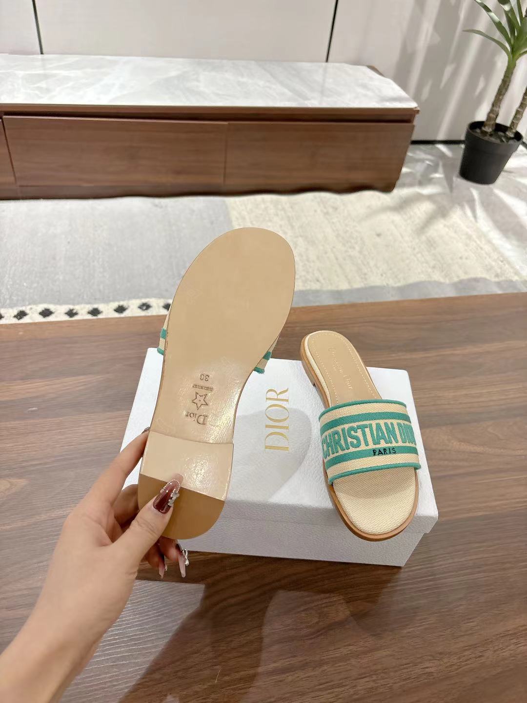 DWAY SLIDES IN BEIGE AND GREEN TECHNICAL FABRIC