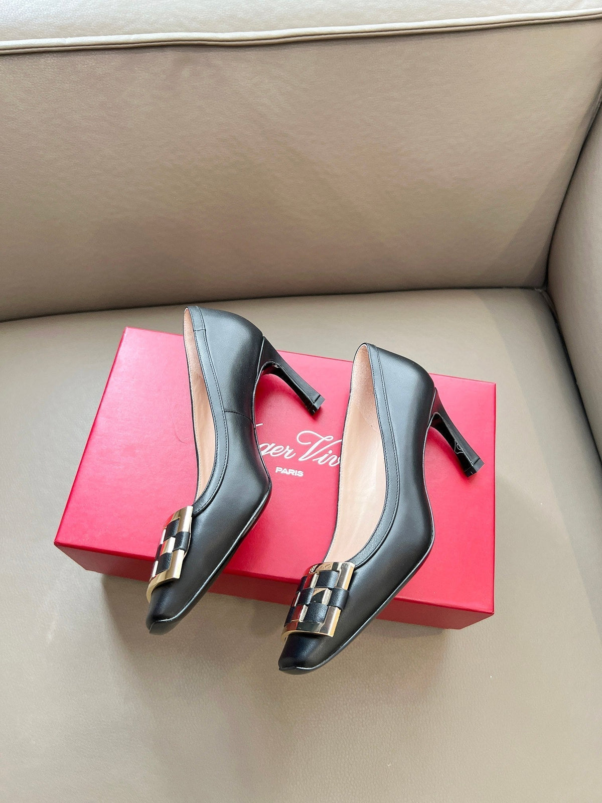 TROMPETTE BALLERINAS PUMPS IN BLACK SHINY CALFSKIN GOLD BUCKLE